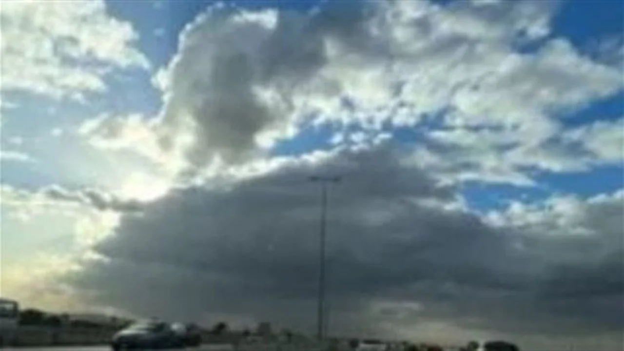 تحذيرات الأرصاد من مخاطر الرياح المثيرة للأتربة والعواصف الرعدية خلال الساعات المقبلة